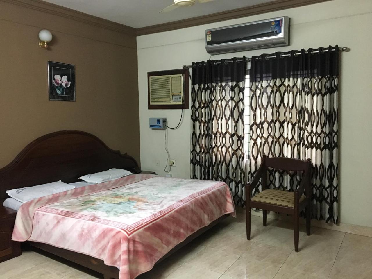 Hotel Royal Wings เนดุมบัสเซรี ภายนอก รูปภาพ