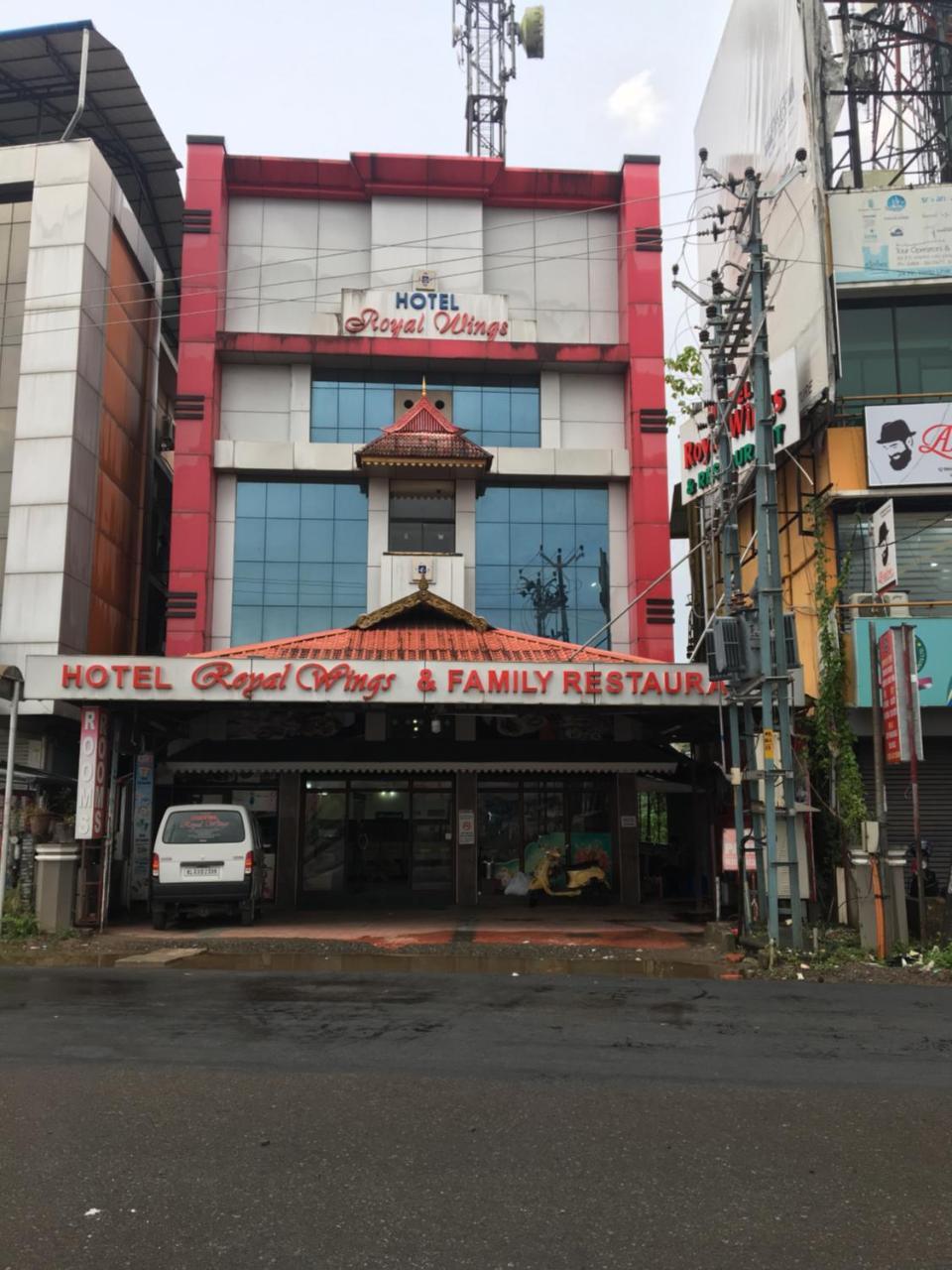 Hotel Royal Wings เนดุมบัสเซรี ภายนอก รูปภาพ